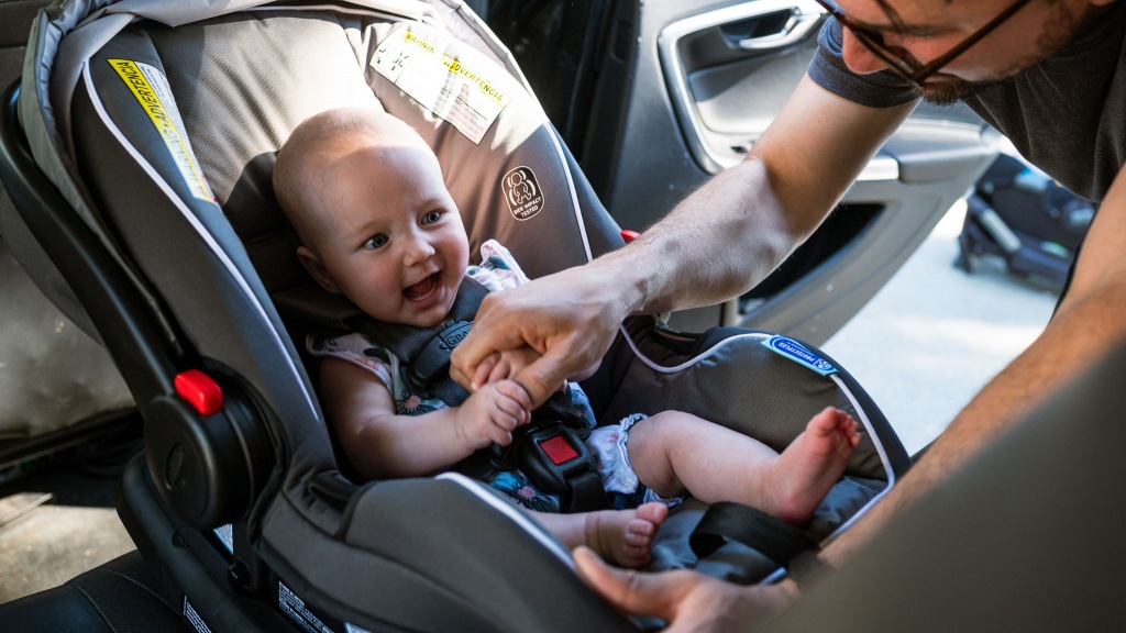 Graco FastAction Fold SE with SnugRide 35 Lite Car Seat