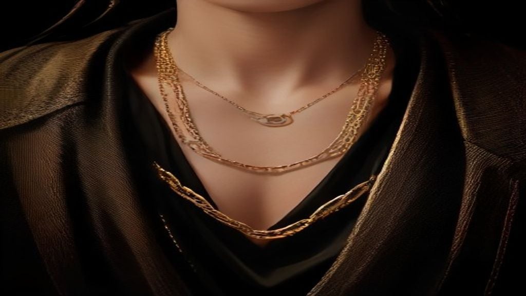 GLD Shop quality — Close-up of a thick gold-plated Cuban link chain on a dark surface with warm studio lighting.